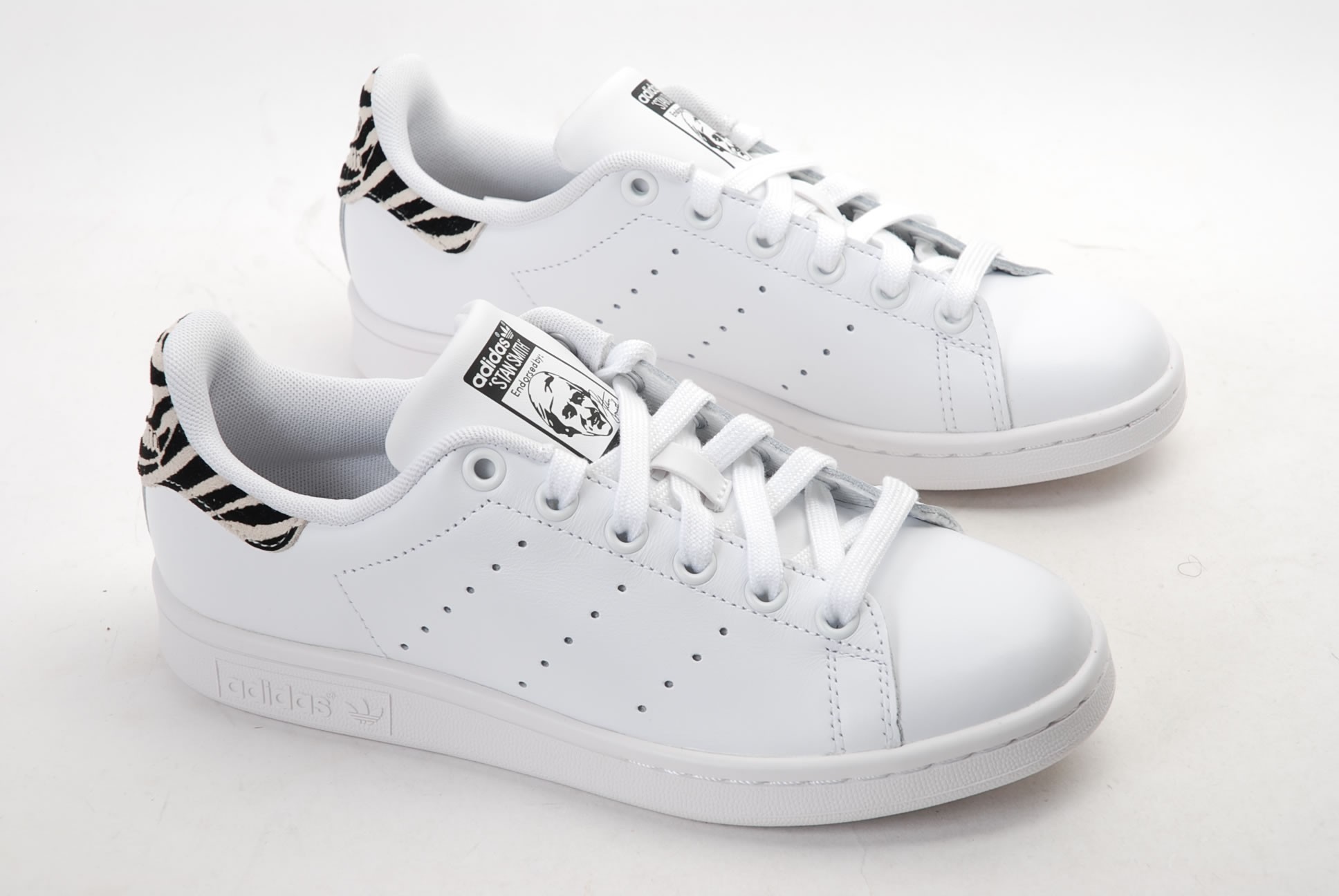 stan smith pas cher noir et blanc